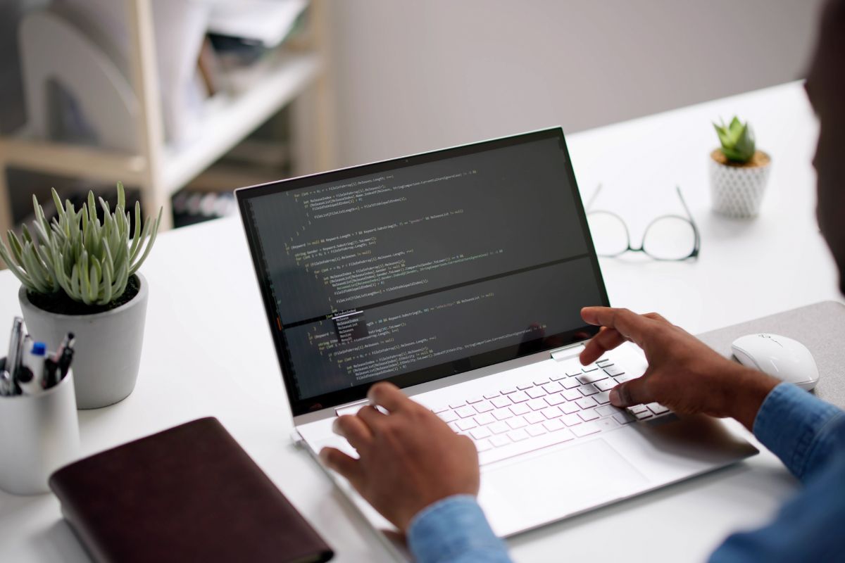 Why Hiring a Dedicated SaaS Developer Is Key to Your Software’s Success